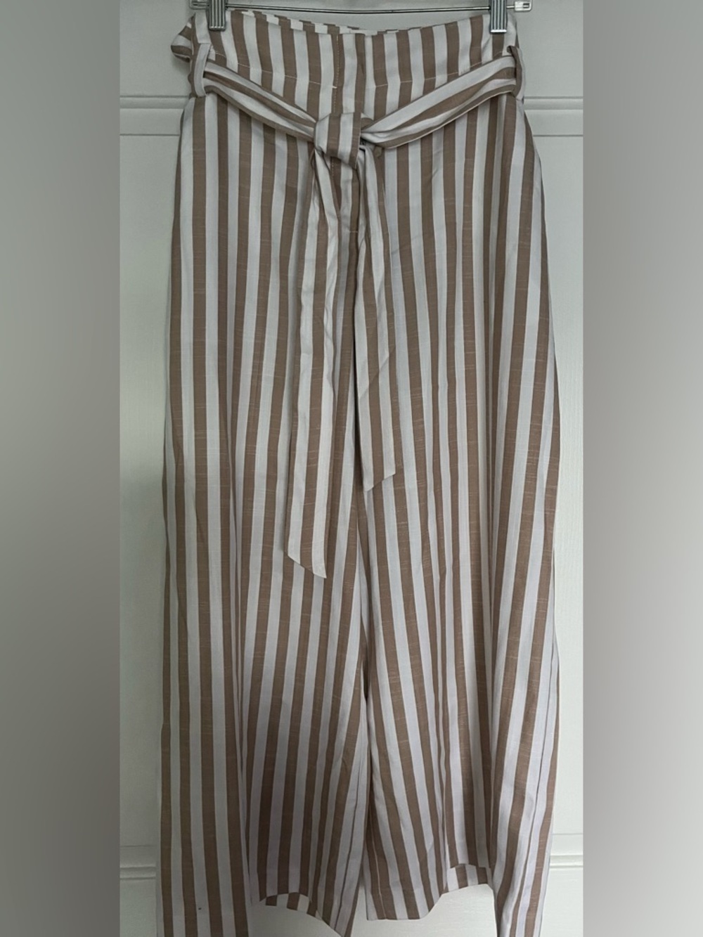 NY & Co tan and white stripped summer cropped pants. XL NWT - Picture 4 of 8